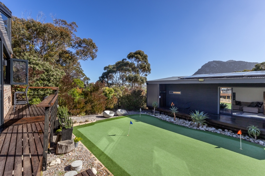 6 Bedroom Property for Sale in Pringle Bay Western Cape